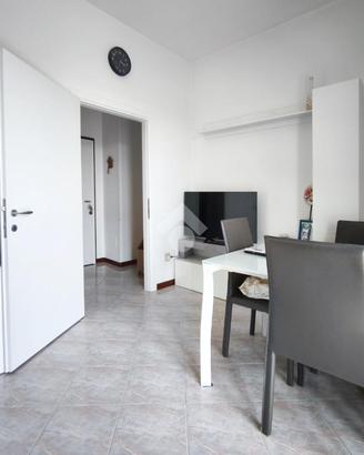 2 LOCALI A CORMANO