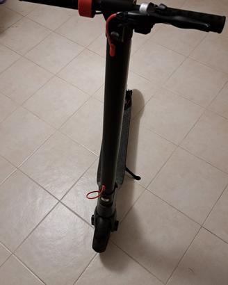 monopattino elettrico batteria estraibile