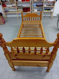 letti in pino con rete in doghe regolabile