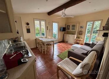 Riva di Solto balcone cantina posto auto giardino