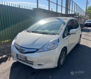 Honda Jazz Hybrid 2015 – 81.478 km – 6500 €