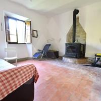 Casa indipendente con giardino disposta su tre liv