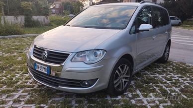 TOURAN METANO 5 POSTI