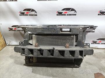 Gruppo di radiatori con ossatura/traversa /ventola