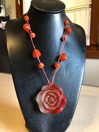 Collana con rosa in agata rossa e corniola