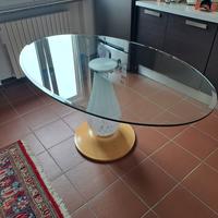 tavolo ovale in cristallo