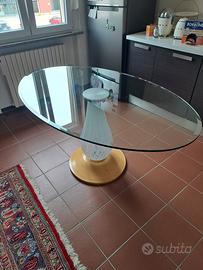 tavolo ovale in cristallo