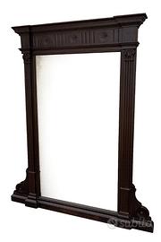 Specchio antico in legno massello intagliato.