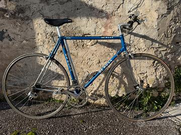 Bici da corsa de rosa