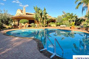 MONDELLO: VILLA CON PISCINA