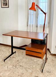 Complementi anni 60 in teak e metallo laccato