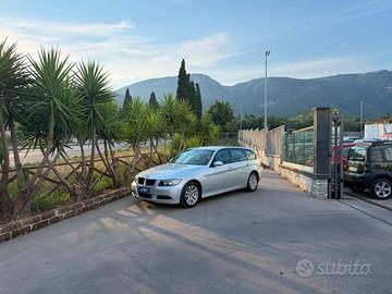 BMW - Serie 3 Touring - 320d Futura