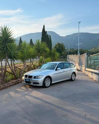 BMW - Serie 3 Touring - 320d Futura