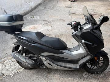 Honda Forza 300