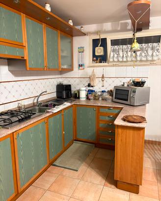PREZZO RIBASSATO - CUCINA  LEGNO CILIEGIO E VERDE 