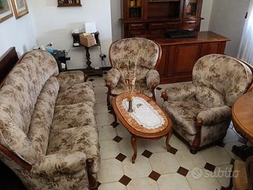 divano poltrone e tavolino