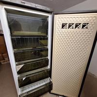 freezer verticale con 5 cassetti 