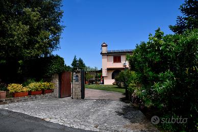 Porzione di prestigiosa villa su due livelli