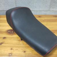 Sella per moto custom con struttura rigida