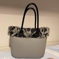 Borsa O bag con manici in pelle e pelliccia