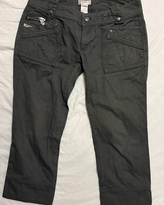 Pantaloni capri Diesel grigi