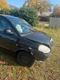 Lancia Y da riparare