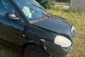 Lancia Y da riparare