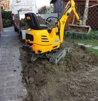 Scavi con scavatore giardino orto Cuneo provincia