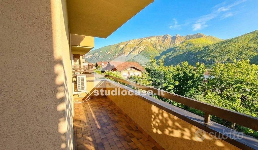 Appartamento di 78 m² con 4 locali e box auto a Al - Vista 5