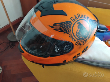 Casco per scooter. Moto