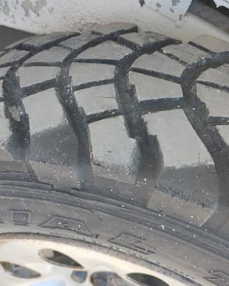 cerchi e gomme tassellate