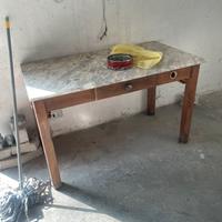 Tavolo in marmo per pizza