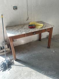 Tavolo in marmo per pizza