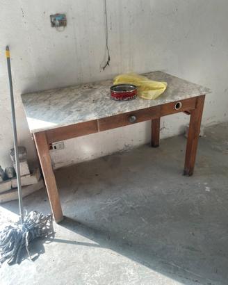 Tavolo in marmo per pizza