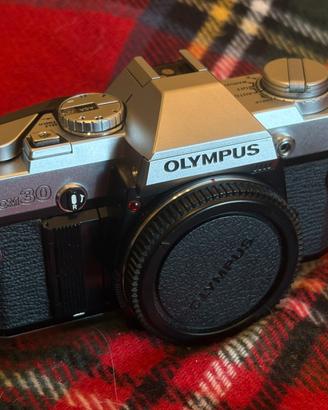 Olympus OM30 - corpo macchina analogico