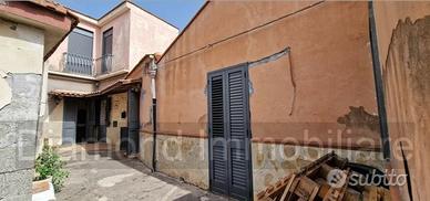 Casa singola con garage a Giarre centro