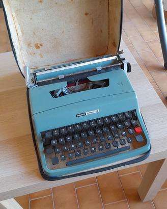Macchina per scrivere Olivetti lettera 32