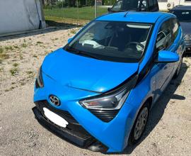 Toyota Aygo Connect 1.0 VVT-i 72 CV 5 porte x-cool
