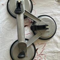 Ventosa solleva vetti in accisio a tre bracci.