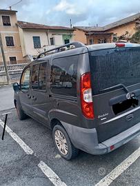 Automobile  in buone condizioni doppia chiave