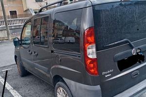 Automobile  in buone condizioni doppia chiave