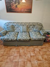 divano letto con due letti singoli e due poltrone 