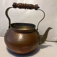Antico bollitore in rame