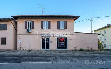 Locale commerciale a Veggia