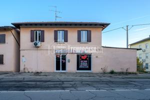 Locale commerciale a Veggia