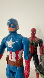 4 action figures dei supereroi Marvel