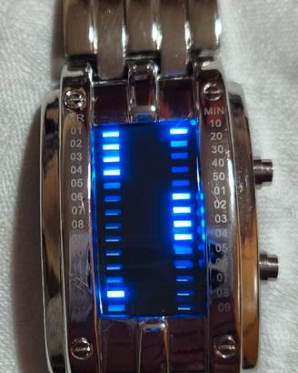 Orologio LED Futuristico Binario – Acciaio, Funzio