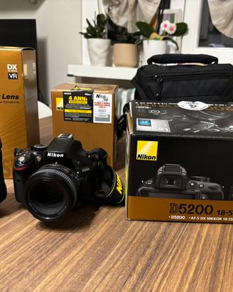 Nikon D-5200 con accessori