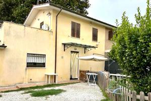 Casa con giardino Pietrasanta