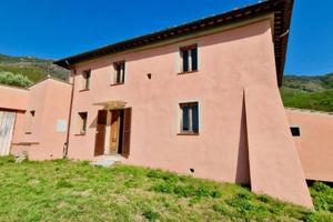 Rustico / Casale di 212 m² con più di 5 locali e b